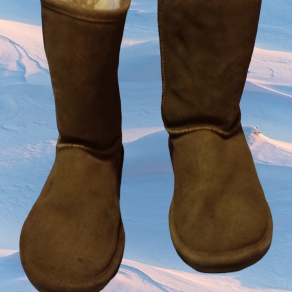 Bearpaw Women's Elle Short Wide Boot - Picture 3 of 7